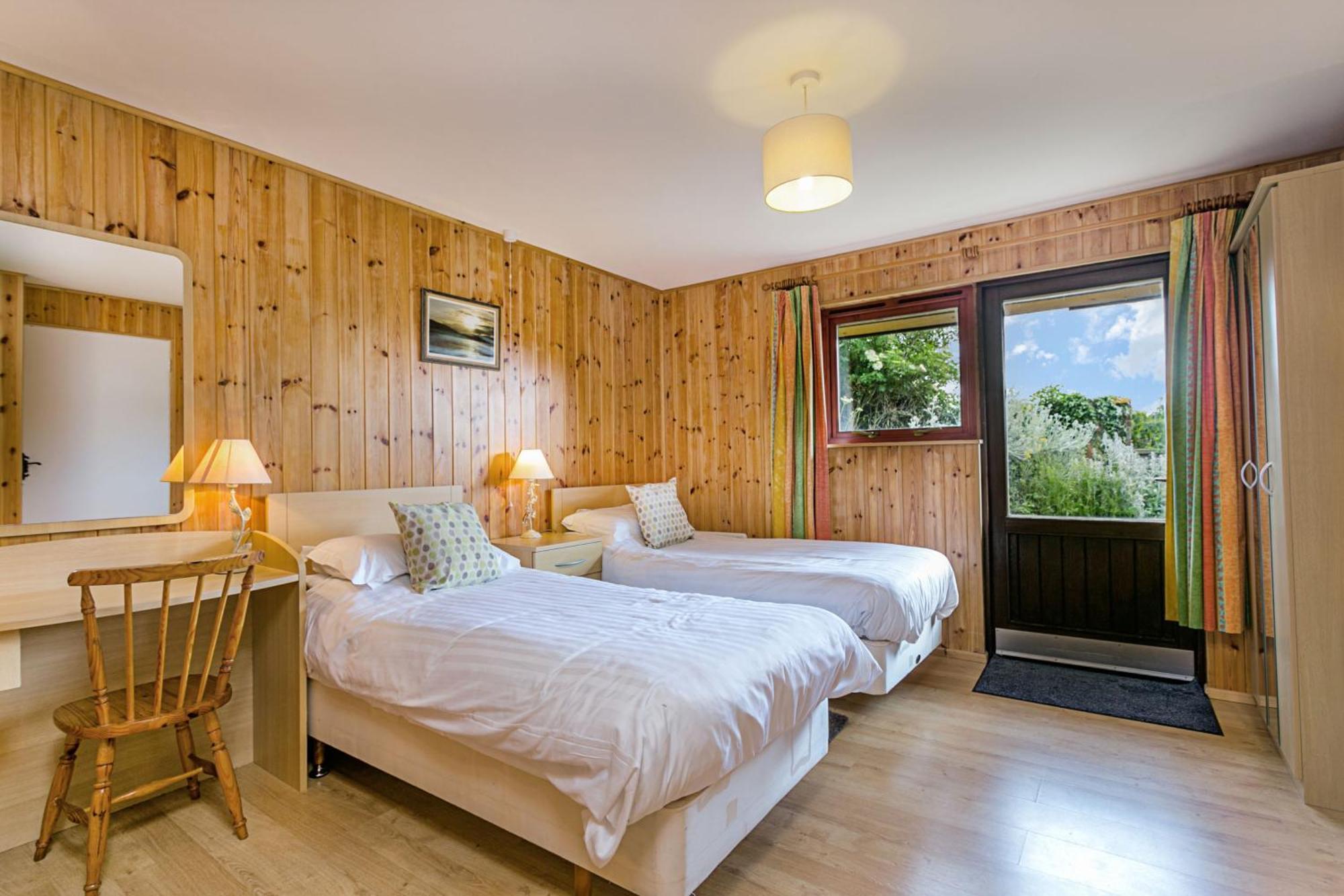 Laburnum Lodge Sleeps 6 Wheelchair Access Майнхед Екстериор снимка