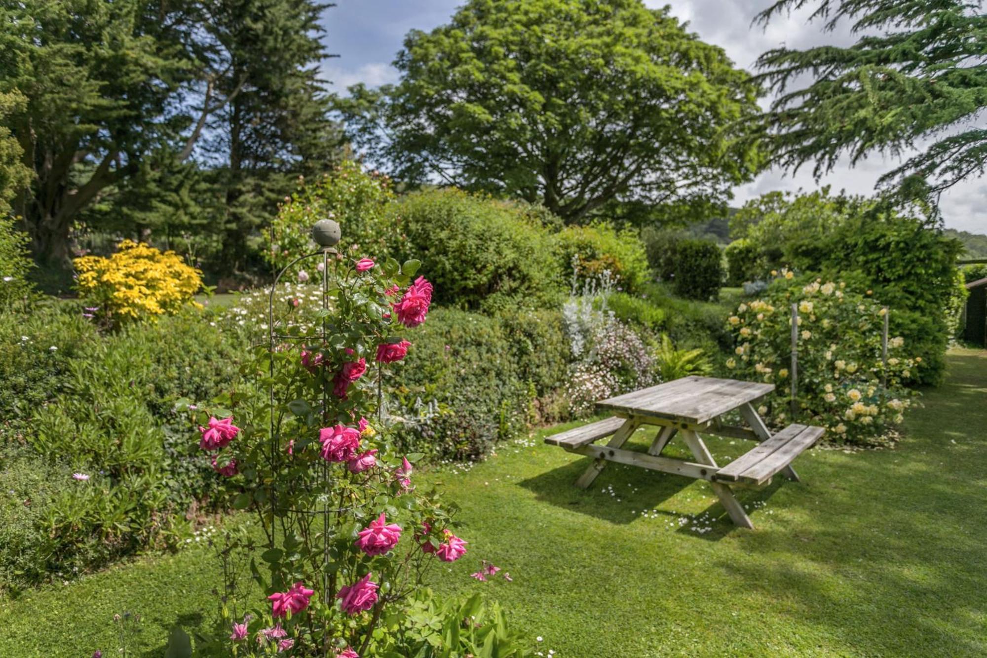 Laburnum Lodge Sleeps 6 Wheelchair Access Майнхед Екстериор снимка