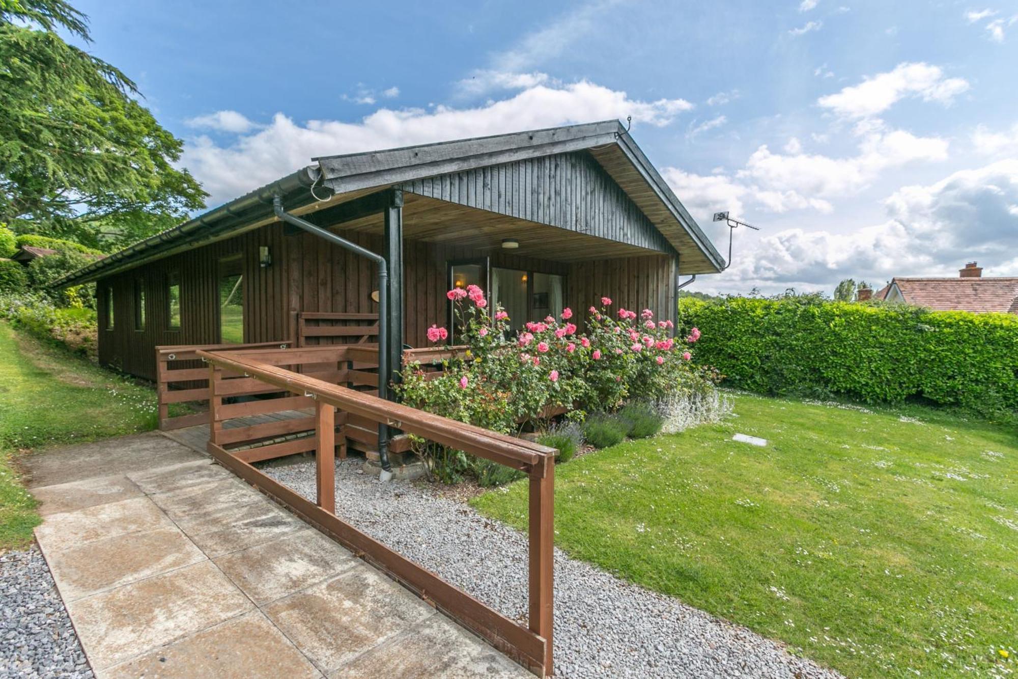 Laburnum Lodge Sleeps 6 Wheelchair Access Майнхед Екстериор снимка